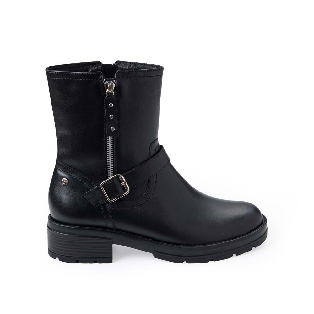 BOTAS Y BOTINES